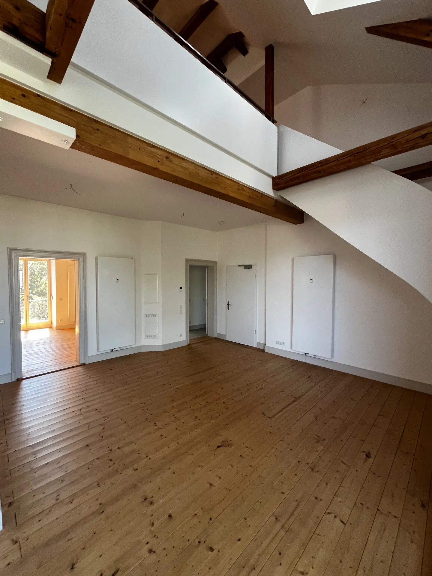 Saniertes Penthouse mit Balkon und Dachterrasse – Vorschaubild 3