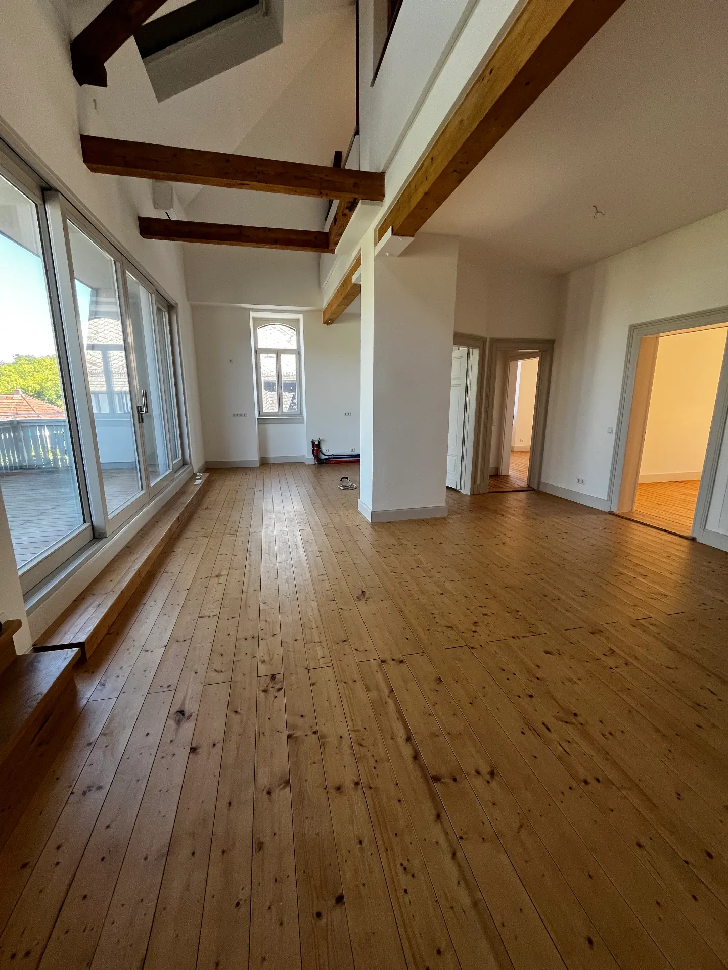 Saniertes Penthouse mit Balkon und Dachterrasse – Vorschaubild 2